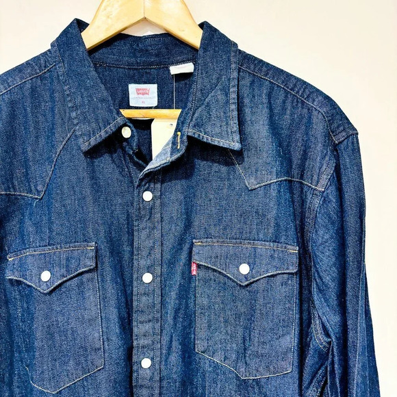 LEVI'S Classic Western Standard Fit  Shirt - Picture 4 of 9